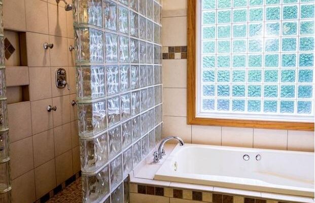 Transform Your Bathroom Oasis: Glass Shower Doors in Alexandria